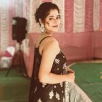 Ditipriya Roy Instagram - ॥ বিয়েবাড়ী ॥🍁🌸♥️ . . . . . . . . . #wedding #bengaliwedding #ethnicwear #fashion #jewellery #mood #black #bun #messyhair #happysoul #positivevibes #love #instafashion #instamood #instagood