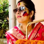 Ditipriya Roy Instagram - রঙিন হোক প্রতিদিন 🍁🌸♥️ . . . . . . . . . 📷 @_soumism 😘 . . . . #festivalofcolours #family #friends #colours #splash #mood #spring #love #life #positivevibes #happiness #ethnicwear #fashion #instalike #instamood #insta