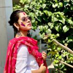 Ditipriya Roy Instagram - রঙিন হোক প্রতিদিন 🍁🌸♥️ . . . . . . . . . 📷 @_soumism 😘 . . . . #festivalofcolours #family #friends #colours #splash #mood #spring #love #life #positivevibes #happiness #ethnicwear #fashion #instalike #instamood #insta