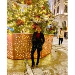 Ditipriya Roy Instagram - Gaily they ring while people sing songs of good cheer, Christmas is here…….🎄❄️❤️ . . . . . . . . . . #christmas #london #christmastree #winter #winteroutfit #snowflakes #snowfall #posing #centrallondon #mood #positivevibes #love #peace #instagram #instalike #instamood Trafalgar Square