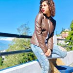 Ditipriya Roy Instagram - Lost & Found……🍂🏔❤️ . . . . . . . . 📷 @arjun_sarkar_3189 . . . . #autumn #mountains #sunlight #lookbook #messyhair #mood #nature #naturelovers #november #weather #posing #positivevibes #sneakers #roadtrip #love #peace #instalike #instadaily #instagram Corner Stay