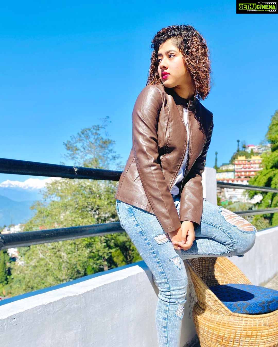 Ditipriya Roy Instagram - Lost & Found……🍂🏔❤️ . . . . . . . . 📷 @arjun_sarkar_3189 . . . . #autumn #mountains #sunlight #lookbook #messyhair #mood #nature #naturelovers #november #weather #posing #positivevibes #sneakers #roadtrip #love #peace #instalike #instadaily #instagram Corner Stay