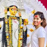Ditipriya Roy Instagram - ॥ আবার তাড়াতাড়ি এসো মা ॥ অপেক্ষায় থাকবো সবাই 🙏🏻♥️ . . . . . . . . #durgapuja #shidurkhela #2022 #family #sisters #mood #positivevibes #love #lights #mood #bengali #culture #ethnicity #tradition #instagram #instadaily