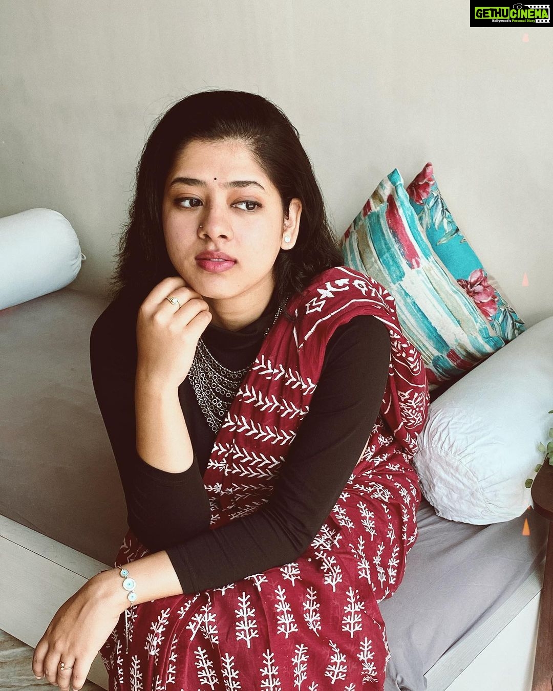 Ditipriya Roy Instagram - ॥শুভ বসন্ত পঞ্চমী॥ 🌸🙏🏻 . . . . . . .#saraswatipuja #basantpanchami #lookbook #saree #tradition #traditionalwear #ethnicwear #jewellery #red #black #moods #love #instagram #instalike #instadaily