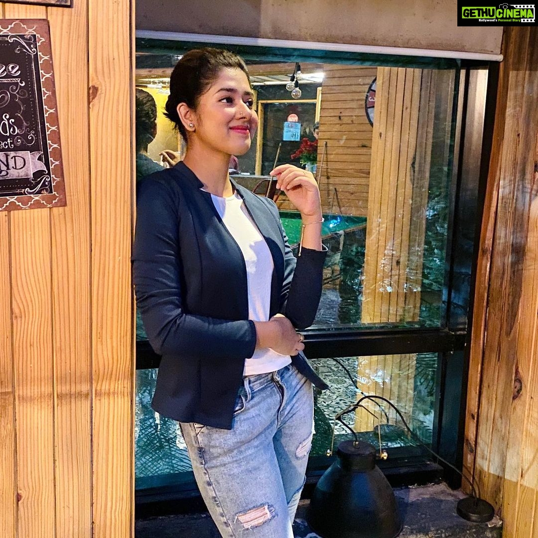 Ditipriya Roy Instagram - Winter evenings…….💙 . . . . . . .#saturdaynight #saturdayvibes #lookbook #blazer #bun #winter #evening #cold #mood #peace #favourite #love #november #city #instamood #instalove #instalike