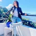 Ditipriya Roy Instagram – Lost & Found……🍂🏔❤️
.
.
.
.
.
.
.
. 📷 @arjun_sarkar_3189 
.
.
.
. #autumn #mountains #sunlight #lookbook #messyhair #mood #nature #naturelovers #november #weather #posing #positivevibes #sneakers #roadtrip #love #peace #instalike #instadaily #instagram Corner Stay