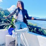 Ditipriya Roy Instagram - Lost & Found……🍂🏔❤️ . . . . . . . . 📷 @arjun_sarkar_3189 . . . . #autumn #mountains #sunlight #lookbook #messyhair #mood #nature #naturelovers #november #weather #posing #positivevibes #sneakers #roadtrip #love #peace #instalike #instadaily #instagram Corner Stay