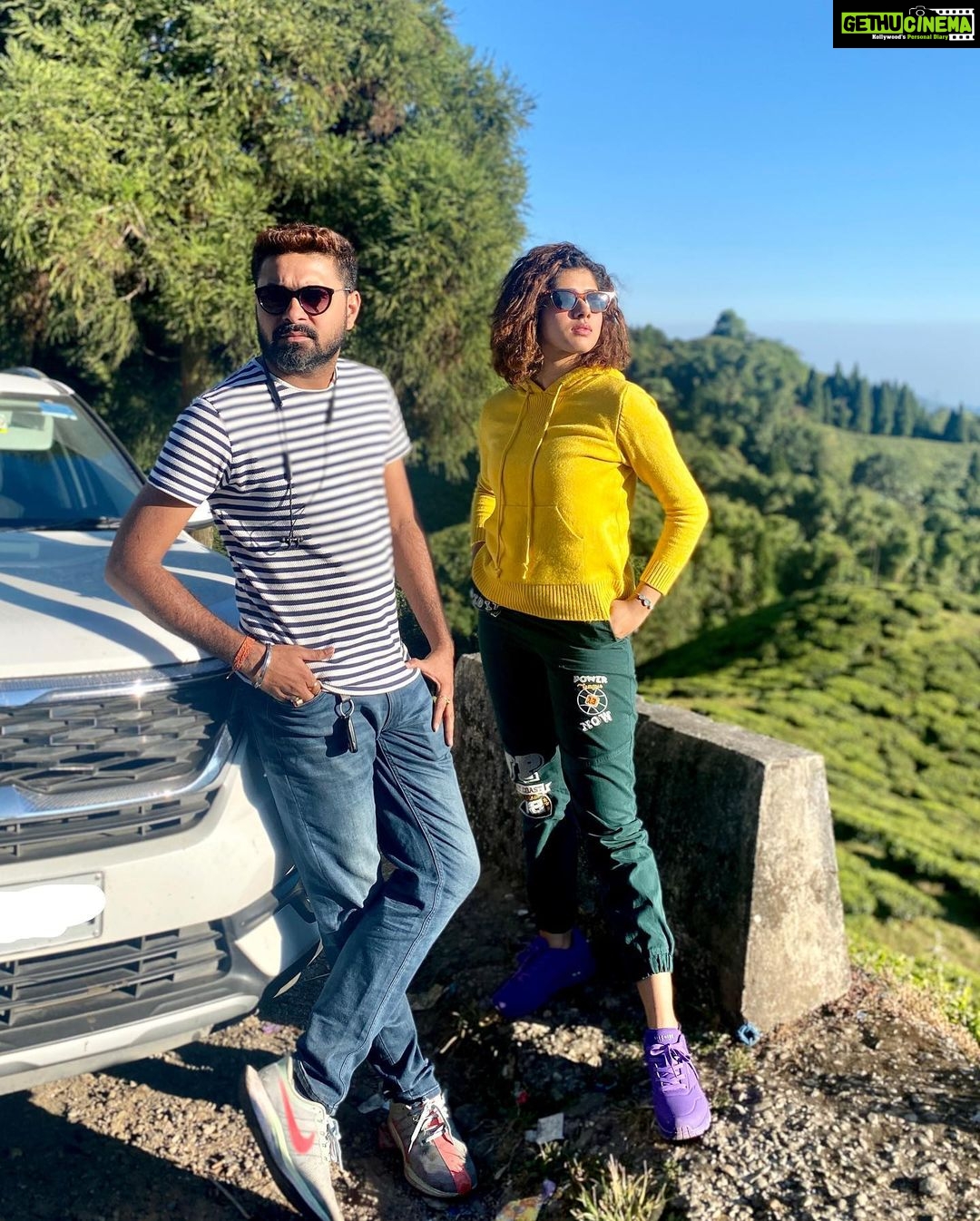 Ditipriya Roy Instagram - Before October’s gone….. 🏔❤️ . . . . . . . #roadtrip #family #october #mountains #colours #drive #positivevibes #nature #green #shades #love #darjeeling #insta #instadaily #instamood #instalove
