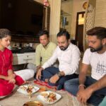 Ditipriya Roy Instagram - ভাইফোঁটা 🙏🏼 . . এই ছোট্ট ভাইদের আমি ছাড়া আর কোন দিদি নেই। আর দাদাদের সবাই থাকলেও, আমি ছাড়া ফোঁটা সম্পূর্ণ হয় না।। . . . . . . . @arjun_sarkar_3189 @kunalbanerjee17 @krishnendu__bhattacharjee . #bhaidooj #bhaiduj #bhaiphota #bhaiphonta #bhaiphotaspecial #bhaibehen #bhaidoojspecial #ditipriyaroy #ditipriya