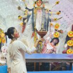 Ditipriya Roy Instagram - ॥ আবার তাড়াতাড়ি এসো মা ॥ অপেক্ষায় থাকবো সবাই 🙏🏻♥️ . . . . . . . . #durgapuja #shidurkhela #2022 #family #sisters #mood #positivevibes #love #lights #mood #bengali #culture #ethnicity #tradition #instagram #instadaily