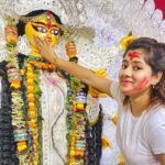 Ditipriya Roy Instagram - ॥ আবার তাড়াতাড়ি এসো মা ॥ অপেক্ষায় থাকবো সবাই 🙏🏻♥️ . . . . . . . . #durgapuja #shidurkhela #2022 #family #sisters #mood #positivevibes #love #lights #mood #bengali #culture #ethnicity #tradition #instagram #instadaily