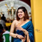 Ditipriya Roy Instagram - বাবার দেওয়া শাড়ি বলে কথা, তাই একটু বেশিই খুশি… ॥ শুভ সপ্তমী ॥ @prosenstar Thank you so much baba 🤗♥️ . . . . .📷 @_i_am_soumen_a_photographer . . . #durgapuja #durgapujo #saree #sareelook #festivelook #saptamilook #festivity #celebration #westbengal #bengal #culture #durgapuja2022 #durgamaa #saptamispecial #saptami