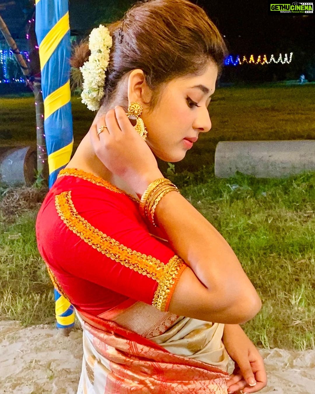 Ditipriya Roy Instagram - ॥ শুভ পঞ্চমী ॥❤️🙏🏻 . . . . . . . #durgapuja #durgapujo #durgapuja2022 #saree #sareelook #festivelook #panchamilook #festivity #celebration #westbengal #bengal #culture #durgapujakolkata #panchami