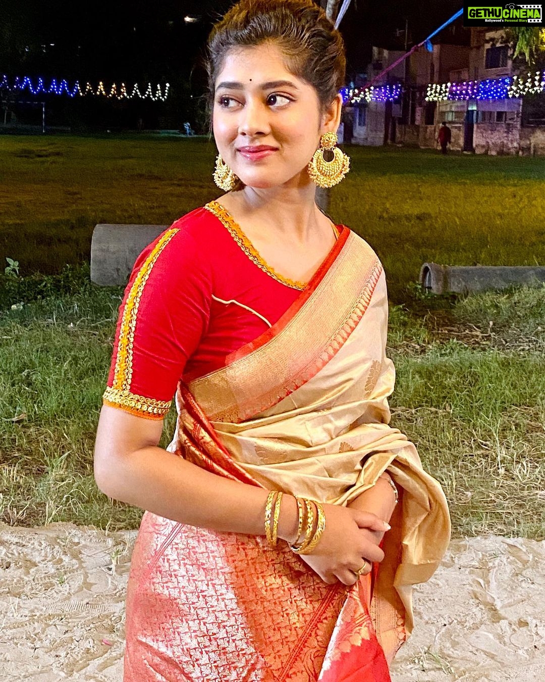 Ditipriya Roy Instagram - ॥ শুভ পঞ্চমী ॥❤️🙏🏻 . . . . . . . #durgapuja #durgapujo #durgapuja2022 #saree #sareelook #festivelook #panchamilook #festivity #celebration #westbengal #bengal #culture #durgapujakolkata #panchami