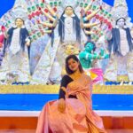 Ditipriya Roy Instagram - ॥ শুভ চতুর্থী ॥ 🙏🏻❤️ . . . . . . . #durgapuja #durgapujo #durgapuja2022 #saree #sareelook #festivelook #festivity #durgaidol #art #celebration #westbengal #bengal #culture #durgamaa MALDA-মালদা