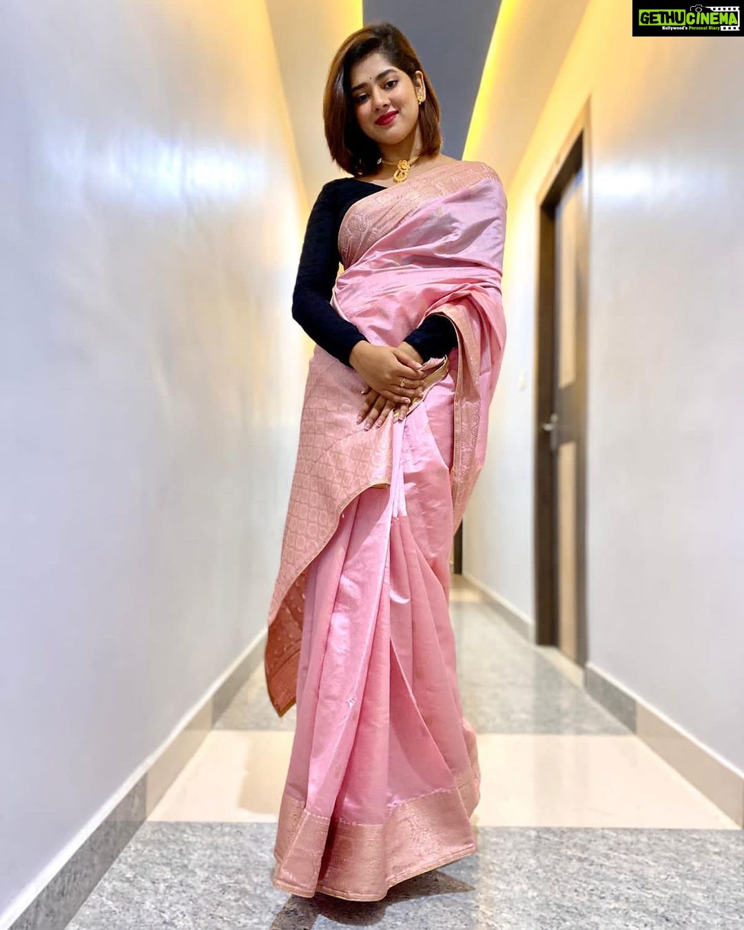 Ditipriya Roy Instagram - ॥ শুভ চতুর্থী ॥ 🙏🏻❤️ . . . . . . . #durgapuja #durgapujo #durgapuja2022 #saree #sareelook #festivelook #festivity #durgaidol #art #celebration #westbengal #bengal #culture #durgamaa MALDA-মালদা