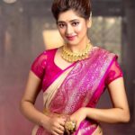Ditipriya Roy Instagram - পুজো আসছে……… ❤️ . . . . . . .📷 @abhinaskarphotography .Saree @lavannya_boutique .Designed by @horeayan . . . . . #pujo #mood #friday #lookbook #pujolook #happiness #fridayvibes #positivevibes #bengali #bengalilook #traditional #jewellery #saree #bun #bindi #loveyourself #instafashion #instamood #instagood