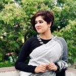 Ditipriya Roy Instagram - আনন্দে বিষাদে মেশা ,সেই নয়নের নেশা তুমি তো জান না তাহা, আমি তাহা জানি। . . . . . . . . . #sunday #nature #morning #thoughts #eyes #ethnicwear #traditional #bengali #lookbook #shorthair #mood #weather #summer #posing #candid #instafashion #instadaily #instalike