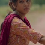 Ditipriya Roy Instagram - মনের চিঠি পৌঁছে গেছে সঠিক ঠিকানায় 💌 #Dakghor now streaming on #hoichoi @roy_ditipriya @suhotra_mukhopadhyay @aj_sen @padmanabhadasgupta @storiboat