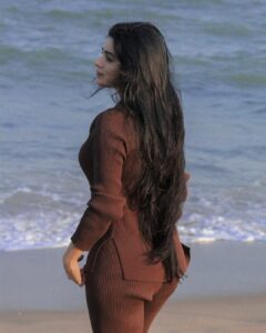 Divya Bharathi Instagram - Lettin’ my hair do the talking! 

Outfit @24thspoke 
📸  @kesthethics_