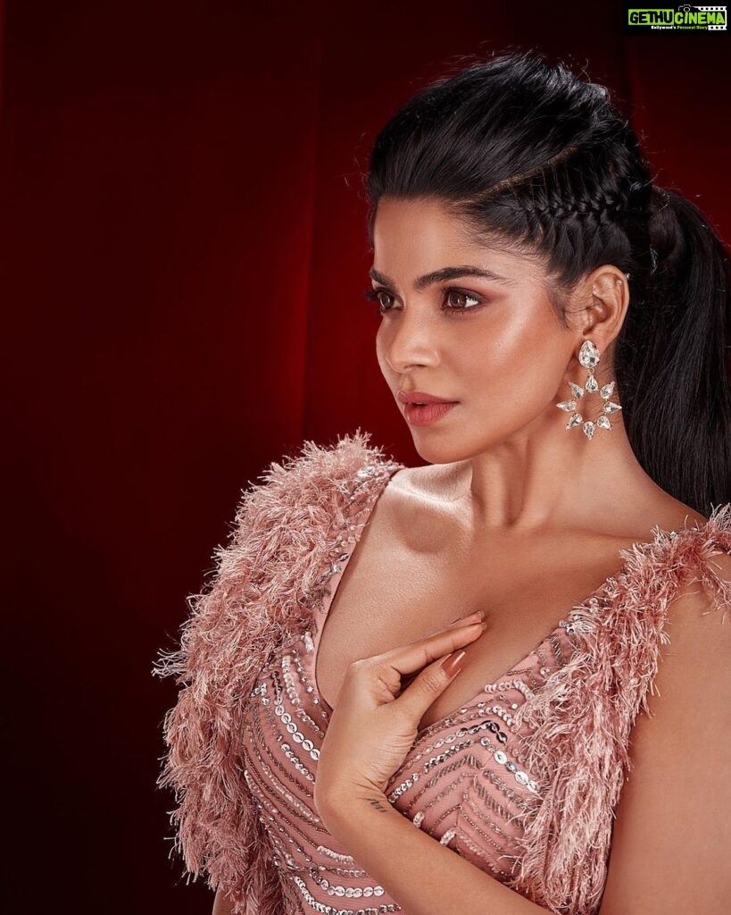 Divya Bharathi Instagram - having a moment! Wearing @devraagh STYLING @styled_by_arundev Photography @plan.b.actions MUA @neethu_makeupartist Hair @venus_paull Studio @studio_maxxo Jewellery @touchwood__store Art @silvester_attractte