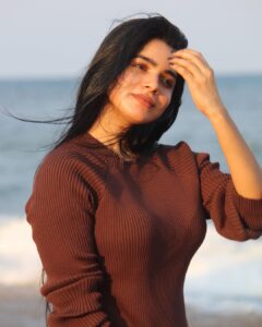 Divya Bharathi Instagram - Lettin’ my hair do the talking! 

Outfit @24thspoke 
📸  @kesthethics_