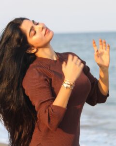Divya Bharathi Instagram - Lettin’ my hair do the talking! 

Outfit @24thspoke 
📸  @kesthethics_