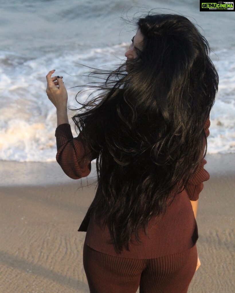 Divya Bharathi Instagram - Lettin’ my hair do the talking! Outfit @24thspoke 📸 @kesthethics_