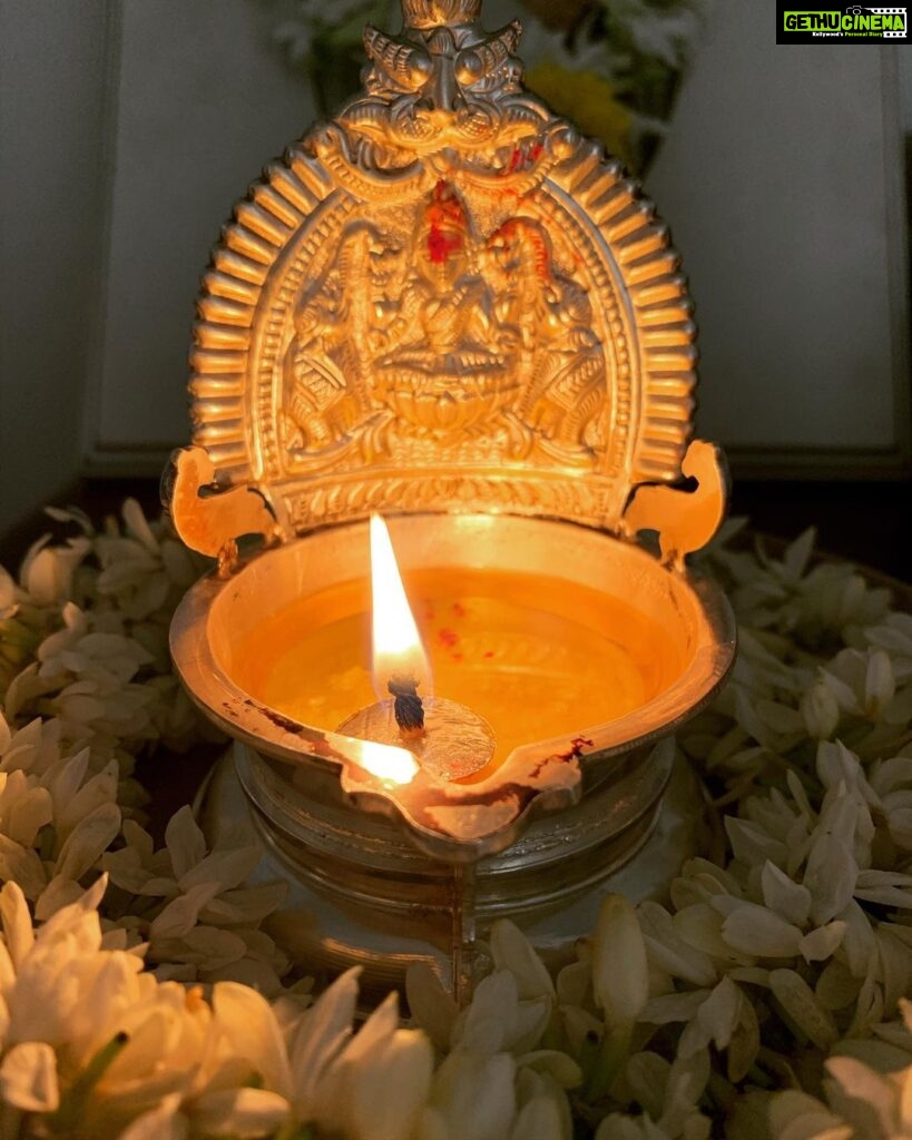 Divya Spandana Instagram - Happy Dussehra everybody! May there always be light! Kamakshi comes from the conjunction of three words – Ka, Ma & Aksh. Ka means Saraswati, Ma means Lakshmi and Aksh means eyes. She whose eyes are Saraswati & Lakshmi (knowledge, wisdom, enlightenment) She represents calmness. May we all be Kamakshi :) ♥