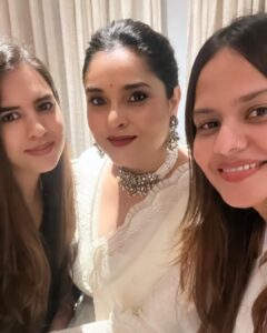 Divya Spandana Instagram - White nights 💫🌟
Makeup @shefalisurvemua 
Hair @hairartistry_by_lavibuxani 
Styling @bhavyagowda.07 
Assisted by @meghanashetty2011
Jewellery @gajraj_jewellers