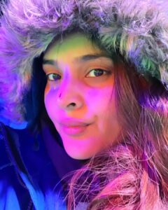Divya Spandana Instagram - ❄️🌨️🎢🎡🎠🎄👯‍♀️ @amrutha_iyengar