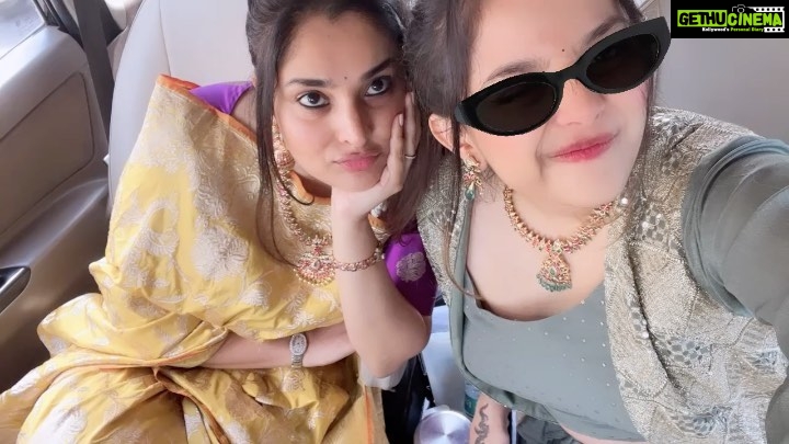 Divya Spandana Instagram - When Millennial meets Gen Z 💛💚 #weddingshenanigans Styling @sanaaakbarkhan Saree @ekayabanaras Draping Bhagya Jewelry @prathibhajewelleryhouse Bringing joy to my heart, my gorgeous niece