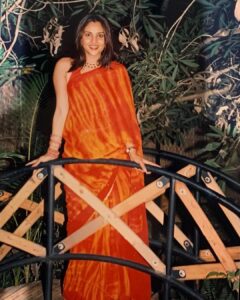 Divya Spandana Instagram - Sharing some pictures from 20 years ago when my first film Abhi released. I remember these moments so vividly. The first one is from the initial days of shoot at St. Joseph’s college (sum sumne song shoot) The second from the last day of shoot at Chikmagalur, we shot for Ee Nanna Kannane. The third is from a party hosted by my father after the private screening of Abhi. The last photo is from the 100days celebration of the movie with Appaji who gave me the memento. I cried on my first day of shoot because I was very nervous and I remember crying inconsolably on the last day of shoot because I was so attached to the team I didn’t want it to end. 🌻🌻 

ನನ್ನ ಮೊದಲ ಚಿತ್ರ ,ಅಪ್ಪು ಅವರ ಜೊತೆಗಿನ ‘ಅಭಿ’ ಬಿಡುಗಡೆ ಆಗಿ ಇಂದಿಗೆ 20  ವರ್ಷಗಳು. 
ನನ್ನ ಅಭಿಮಾನಿಗಳ ಹಾಗೂ ಹಿತೈಷಿಗಳ ಕಡೆಯಿಂದ ಇಲ್ಲಿಯವರೆಗೂ ನಾನು ಪಡೆದಿರುವ ನಿರಂತರ ಪ್ರೀತಿಗೆ ನನ್ನ ಹೃದಯವು ಕೃತಜ್ಞತೆಯಿಂದ ತುಂಬಿದೆ.ನನಗೆ ಅವಕಾಶ ಕೊಟ್ಟ ರಾಜ್ ಕುಟುಂಬಕ್ಕೆ ನಾನು ಸದಾ ಚಿರಋಣಿ ಮತ್ತು ನನ್ನ ಸುದೀರ್ಘ ಸಿನಿ ಪಯಣದಲ್ಲಿ ನನ್ನೊಂದಿಗೆ ಕೆಲಸ ಮಾಡಿದ ಎಲ್ಲರಿಗೂ ಹೃತ್ಪೂರ್ವಕ ಧನ್ಯವಾದಗಳು . 
 
ಪ್ರೀತಿಯಿಂದ ನಿಮ್ಮ ರಮ್ಯಾ ♥️

20 years since my first film Abhi released. 
My heart is filled with gratitude for all the love I’ve received from my fans and well-wishers. 
Indebted to the Rajkumar family for the opportunity. Sending big love to everyone I have worked with. Thank you for being such an indelible part of my life.

P.s Appu will forever remain my first friend and most favourite co-star. ♥️