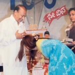 Divya Spandana Instagram - Sharing some pictures from 20 years ago when my first film Abhi released. I remember these moments so vividly. The first one is from the initial days of shoot at St. Joseph’s college (sum sumne song shoot) The second from the last day of shoot at Chikmagalur, we shot for Ee Nanna Kannane. The third is from a party hosted by my father after the private screening of Abhi. The last photo is from the 100days celebration of the movie with Appaji who gave me the memento. I cried on my first day of shoot because I was very nervous and I remember crying inconsolably on the last day of shoot because I was so attached to the team I didn’t want it to end. 🌻🌻 ನನ್ನ ಮೊದಲ ಚಿತ್ರ ,ಅಪ್ಪು ಅವರ ಜೊತೆಗಿನ ‘ಅಭಿ’ ಬಿಡುಗಡೆ ಆಗಿ ಇಂದಿಗೆ 20 ವರ್ಷಗಳು. ನನ್ನ ಅಭಿಮಾನಿಗಳ ಹಾಗೂ ಹಿತೈಷಿಗಳ ಕಡೆಯಿಂದ ಇಲ್ಲಿಯವರೆಗೂ ನಾನು ಪಡೆದಿರುವ ನಿರಂತರ ಪ್ರೀತಿಗೆ ನನ್ನ ಹೃದಯವು ಕೃತಜ್ಞತೆಯಿಂದ ತುಂಬಿದೆ.ನನಗೆ ಅವಕಾಶ ಕೊಟ್ಟ ರಾಜ್ ಕುಟುಂಬಕ್ಕೆ ನಾನು ಸದಾ ಚಿರಋಣಿ ಮತ್ತು ನನ್ನ ಸುದೀರ್ಘ ಸಿನಿ ಪಯಣದಲ್ಲಿ ನನ್ನೊಂದಿಗೆ ಕೆಲಸ ಮಾಡಿದ ಎಲ್ಲರಿಗೂ ಹೃತ್ಪೂರ್ವಕ ಧನ್ಯವಾದಗಳು . ಪ್ರೀತಿಯಿಂದ ನಿಮ್ಮ ರಮ್ಯಾ ♥️ 20 years since my first film Abhi released. My heart is filled with gratitude for all the love I’ve received from my fans and well-wishers. Indebted to the Rajkumar family for the opportunity. Sending big love to everyone I have worked with. Thank you for being such an indelible part of my life. P.s Appu will forever remain my first friend and most favourite co-star. ♥️