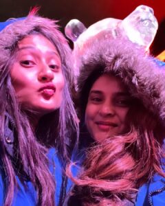 Divya Spandana Instagram - ❄️🌨️🎢🎡🎠🎄👯‍♀️ @amrutha_iyengar