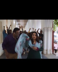 Divya Spandana Instagram - Had a fun time shooting with the #HHB team- they’re a fun bunch very, very talented & so good looking!! 🤩 300 new comers in the movie!! Digest that!! 😆 

The movie is a laugh riot! You’re all going to love it- that I am sure of. Nithin, Prajwal, Arvind & Varun, thank you so much for everything! Release the movie soon!! 🥳 I didn’t use any filter for the photos because when you have a DOP like @arvindskash who needs one!! @nithin_krishnamurthy instead of the starter pack can I please get the teddy as my remuneration? 🤪

If you guys haven’t watched the promo yet, please check it out on YouTube on the ABBS Studios channel or just swipe to my reels. It’s nasty!! 👻

Thank you for sharing, liking, commenting & the outpouring love for #hostelhudugarubekagiddare promo 🥹 
You’re all so so sweet! 🤗

P.s I’ve only shot for the promo I’m not acting in the film 😩 

Makeup @tanvichemburkar 
Hair @nishisingh_muah 
Styling Aishwarya 

@nithin_krishnamurthy @arvindskash @varungowda.official #Prajwal 
Photo bombing @abhilasha_kulkarni 👀