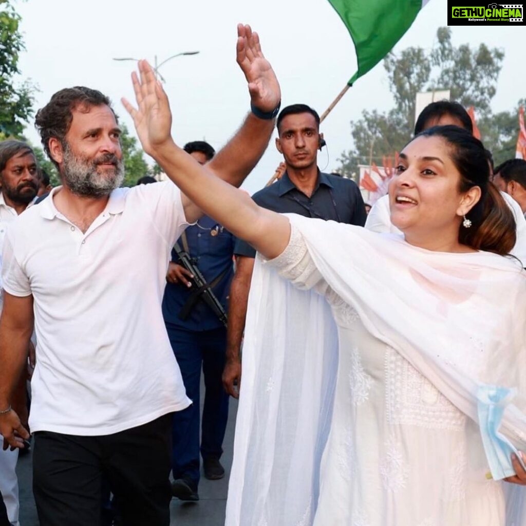 Divya Spandana Instagram - The Bharat Jodo Yatra led by Shri Rahul Gandhi @rahulgandhi has completed more than 1000kms. It started in Kanyakumari and is now moving towards Telangana. I joined Rahul ji and the other yatri’s on their last leg in Raichur, Karnataka. It was an exhilarating & humbling experience. The intention behind the Yatra is noble- to unite people from all walks of life no matter their status, caste or religion. The only way forward for our country is for all of us to walk unitedly. I am glad I took part in something that I strongly believe in - a united India. If you too believe in a strong, united India, do join the Yatra. It will be an unforgettable, enriching experience. #BharatJodoYatra #UnitedinLove #UnitedIndia