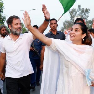 Divya Spandana Instagram - The Bharat Jodo Yatra led by Shri Rahul Gandhi @rahulgandhi has completed more than 1000kms. It started in Kanyakumari and is now moving towards Telangana. I joined Rahul ji and the other yatri’s on their last leg in Raichur, Karnataka. It was an exhilarating & humbling experience. The intention behind the Yatra is noble- to unite people from all walks of life no matter their status, caste or religion. The only way forward for our country is for all of us to walk unitedly. I am glad I took part in something that I strongly believe in - a united India. 

If you too believe in a strong, united India, do join the Yatra. It will be an unforgettable, enriching experience. 

#BharatJodoYatra #UnitedinLove #UnitedIndia