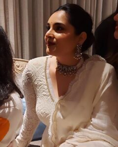 Divya Spandana Instagram - White nights 💫🌟
Makeup @shefalisurvemua 
Hair @hairartistry_by_lavibuxani 
Styling @bhavyagowda.07 
Assisted by @meghanashetty2011
Jewellery @gajraj_jewellers