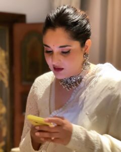 Divya Spandana Instagram - White nights 💫🌟
Makeup @shefalisurvemua 
Hair @hairartistry_by_lavibuxani 
Styling @bhavyagowda.07 
Assisted by @meghanashetty2011
Jewellery @gajraj_jewellers