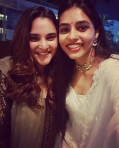 Divya Spandana Instagram - You know sometimes you watch a film and you’re at a loss of words because what you’ve just experienced is beyond expression?- Kantara is one of those. The film is something you have to, HAVE TO, experience. I learnt so much about Bhoota Kola and I truly believe that in the last 10 mins of the film, Rishab had a divine intervention in his performance. You will 100% agree with me after you watch the film. Rishab @rishabshettyfilms I cannot compliment you enough but I want to thank you for making us all so proud of this film and what you’ve done. Sapthami @sapthami_gowda you have amazing screen presence, and I’m astonished that this is only your second film, you’ve done exceptionally well. Arvind @arvindskash your amazing visuals immersed us into the world of Kantara. @hombalefilms @vkiragandur @karthik_krg how do you all manage to always get it right?! The winning streak continues ♥️ @pragathirishabshetty congratulations on your debut performance 🤗

Kantara releases tomorrow, trust me when I say this- you don’t want to miss this one. Enjoy!

P.s @rajbshetty choreography of the Bhoota Kola sequence is truly admirable 🤩