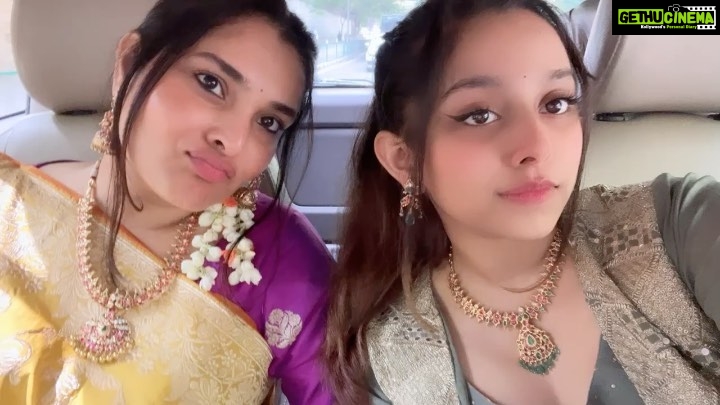 Divya Spandana Instagram - When Millennial meets Gen Z 💛💚 #weddingshenanigans Styling @sanaaakbarkhan Saree @ekayabanaras Draping Bhagya Jewelry @prathibhajewelleryhouse Bringing joy to my heart, my gorgeous niece