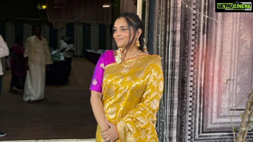 Divya Spandana Instagram - When Millennial meets Gen Z 💛💚 #weddingshenanigans Styling @sanaaakbarkhan Saree @ekayabanaras Draping Bhagya Jewelry @prathibhajewelleryhouse Bringing joy to my heart, my gorgeous niece