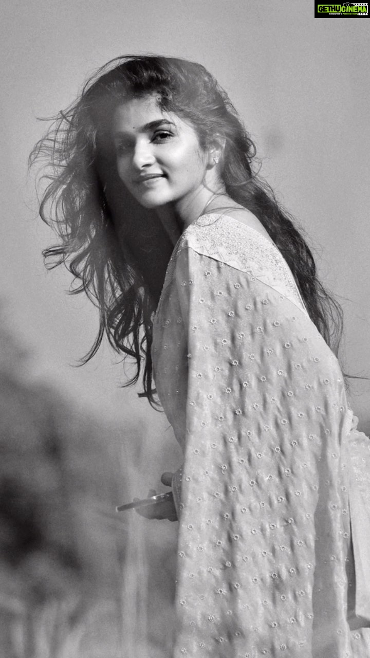 Divya Uruduga - 147.3K Likes - Wait!! ♥️
Do you like black and white pictures?
Do you like jackfruit?
Do you like coffee?
Do you like food?
Do you like adventure?
Do you like volleyball?
Do you like singing?
Do you like RCB?
Yes??
So friends?? 🙌
🖤💛
Pc: @__madhusagar__ 😎
#divyauruduga #divyau #du #D #uruduga #DU #DUvians #thirthahalli #d #shivamoga #kpdu #arviya #arviyans #arya #preetiirali #live #love #laugh #peace #positivity #🧿