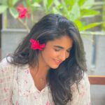 Divya Uruduga Instagram - A little Bonjour goes a long way ♥️ 💛🖤 #divyauruduga #divyau #du #D #uruduga #DU #DUvians #thirthahalli #d #shivamoga #kpdu #arviya #arviyans #arya #preetiirali #live #love #laugh #peace #positivity #🧿