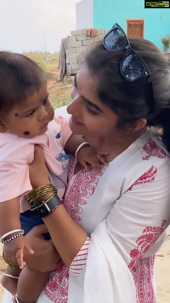 Divya Uruduga Instagram - Universe my love!💃 thank you for the wide range of experience’s, opportunities, love, light and everything I’m experiencing of late! My whole perspective of looking into life has been changing! @drsudhakark.officia : @drsudhakark.official : campaigning for this wonderful Human from past few days. In and around Chikballapura has been developing massively since a decade! Every roads in the smallest of the smallest village are concreted! Water facility , Hospital, medical college, free sights and houses and what not?! Sir you have been doing a commendable job! You inspire a lot of them! A true leader for a Reason!! Tip: Good Intentions in the mind! love in the heart♥️ and keep going!!🫰🏻 💛🖤 #divyauruduga #divyau #du #D #uruduga #DU #DUvians #thirthahalli #d #shivamoga #kpdu #arviya #arviyans #arya #preetiirali #live #love #laugh #peace #positivity #🧿