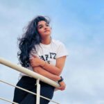 Divya Uruduga Instagram - I see you! 🦋 📸: @darshan_uruduga 😎 💛🖤 #divyauruduga #divyau #du #D #uruduga #DU #DUvians #thirthahalli #d #shivamoga #kpdu #arviya #arviyans #arya #preetiirali #live #love #laugh #peace #positivity #🧿