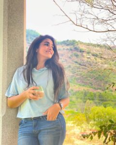 Divya Uruduga Instagram - Nature therapy!🌳🪵

💛🖤

Pc: @chandu_s_a 

#divyauruduga #divyau #du #D #uruduga #DU  #DUvians  #thirthahalli #d #shivamoga #kpdu  #arviya #arviyans #arya #preetiirali #live #love #laugh  #peace #positivity #🧿