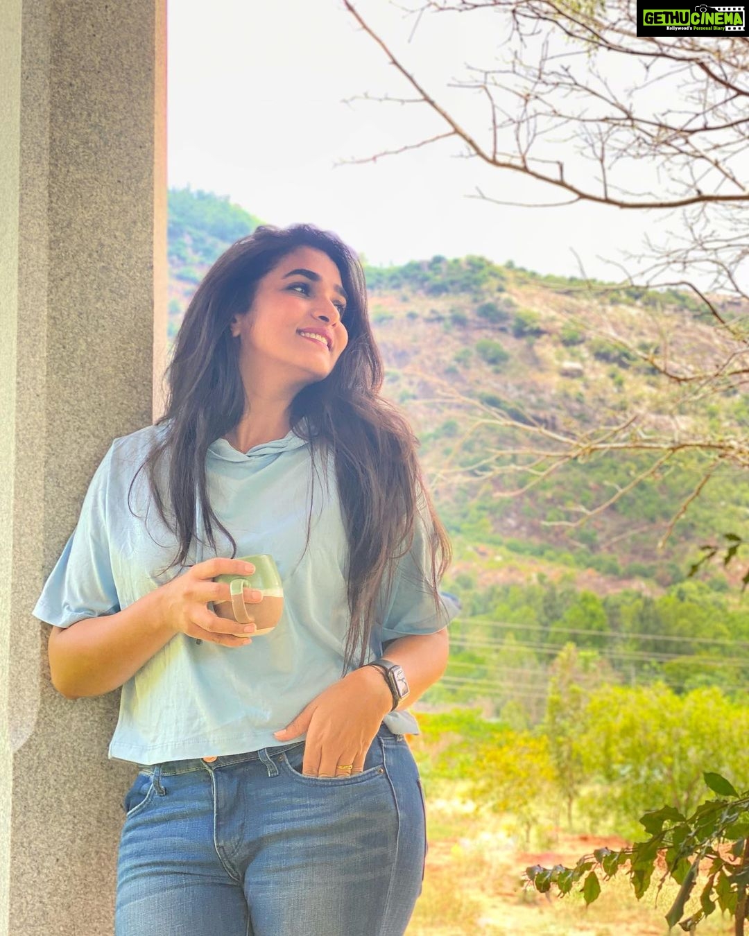 Divya Uruduga - 185.6K Likes - Nature therapy!🌳🪵
💛🖤
Pc: @chandu_s_a
#divyauruduga #divyau #du #D #uruduga #DU #DUvians #thirthahalli #d #shivamoga #kpdu #arviya #arviyans #arya #preetiirali #live #love #laugh #peace #positivity #🧿