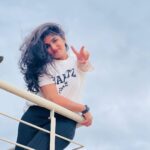 Divya Uruduga Instagram - I see you! 🦋 📸: @darshan_uruduga 😎 💛🖤 #divyauruduga #divyau #du #D #uruduga #DU #DUvians #thirthahalli #d #shivamoga #kpdu #arviya #arviyans #arya #preetiirali #live #love #laugh #peace #positivity #🧿